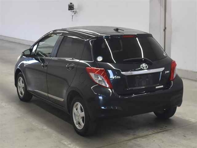 TOYOTA VITZ 2011