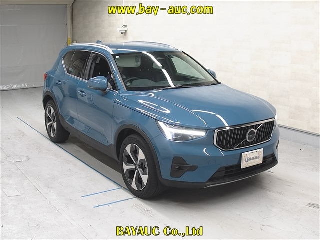 VOLVO XC40 2023