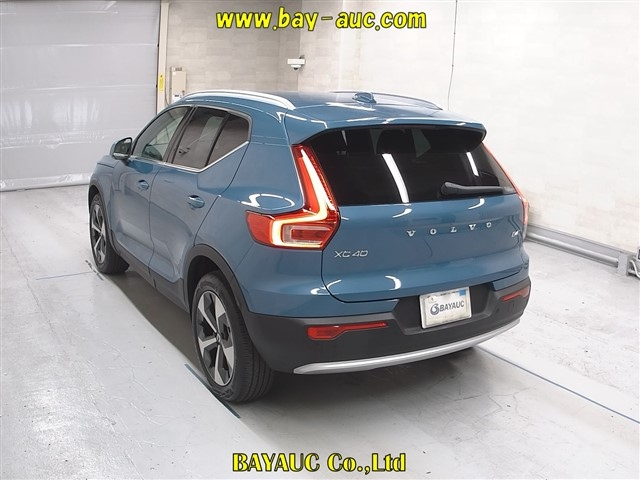 VOLVO XC40 2023