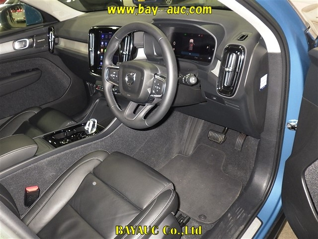 VOLVO XC40 2023