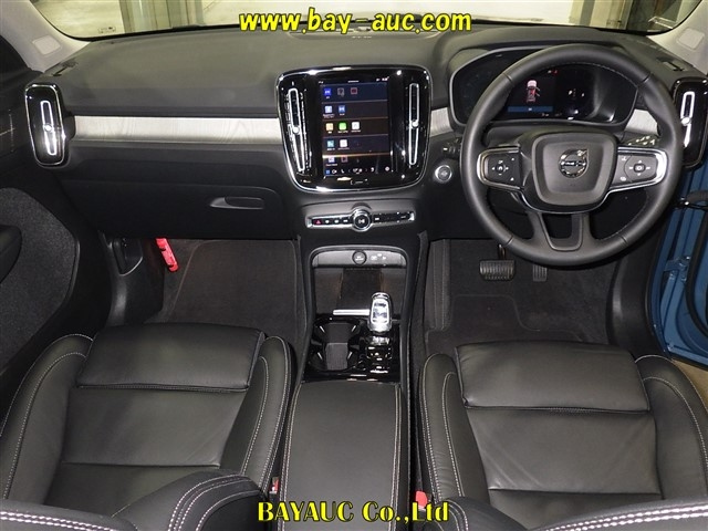 VOLVO XC40 2023