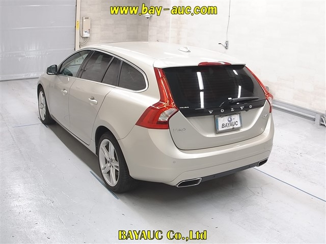 VOLVO V60 2017