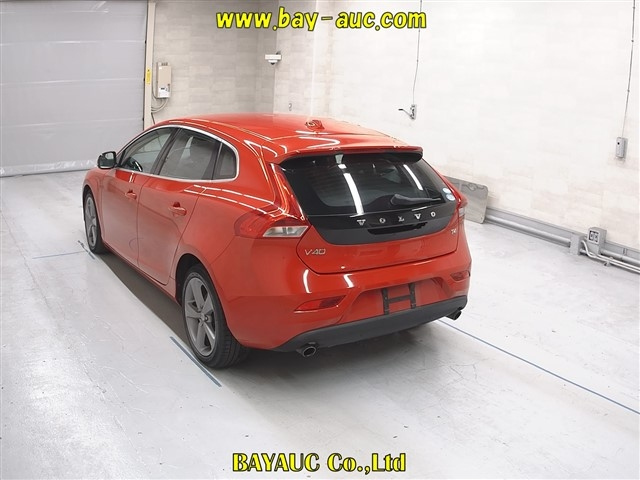 VOLVO V40 2014