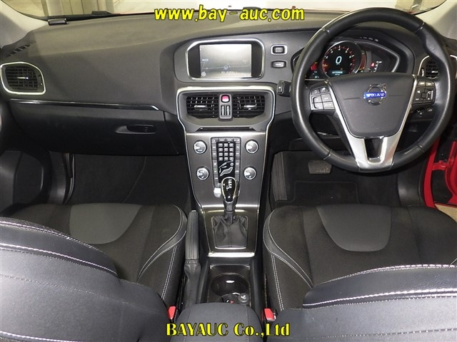 VOLVO V40 2014