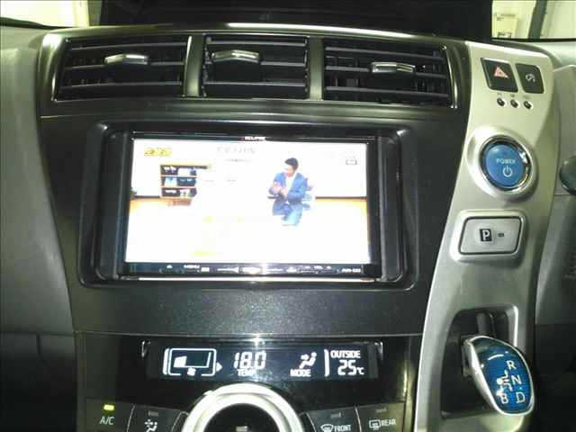 TOYOTA PRIUS ALPHA 2012