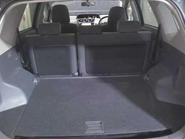 TOYOTA PRIUS ALPHA 2011