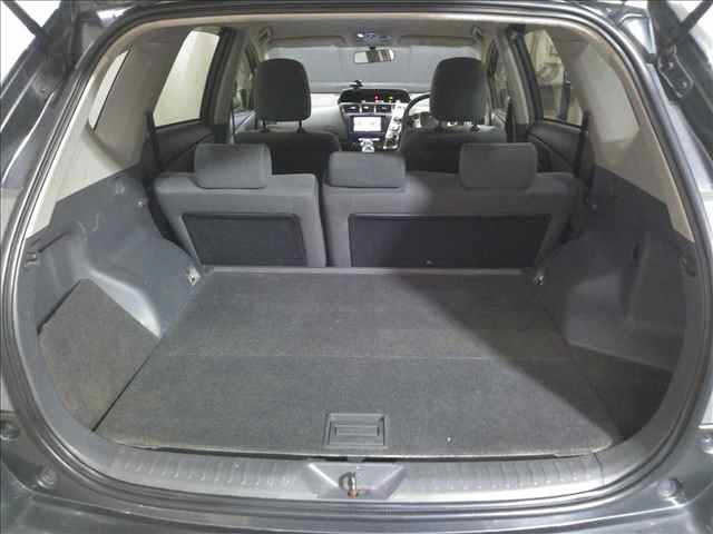 TOYOTA PRIUS ALPHA 2012