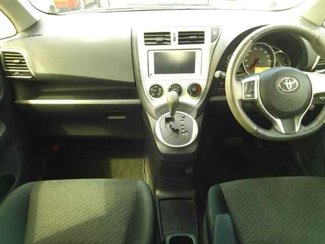 TOYOTA RACTIS 2013