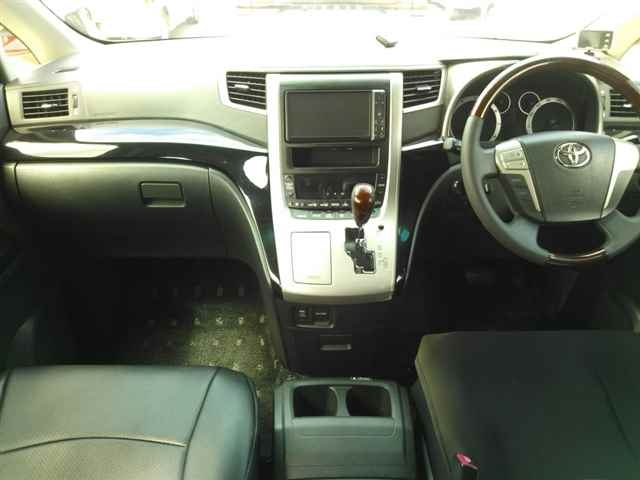 TOYOTA VELLFIRE 2010