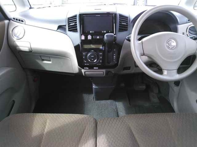 NISSAN ROOX 2010