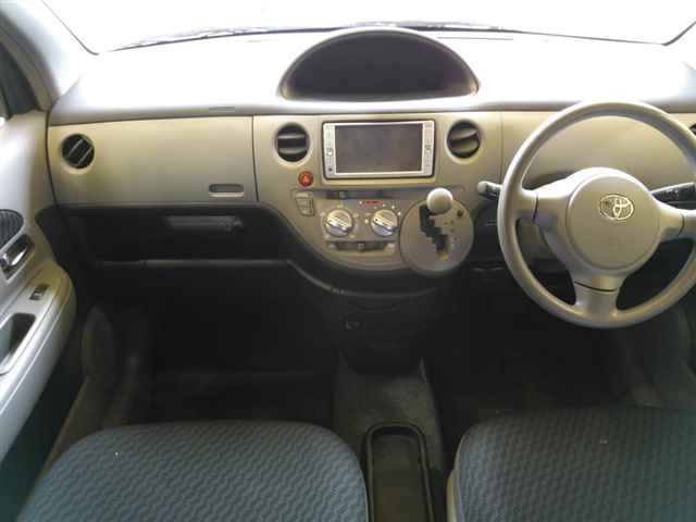 TOYOTA SIENTA 2009