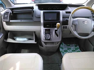 TOYOTA NOAH 2008