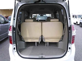 TOYOTA NOAH 2008