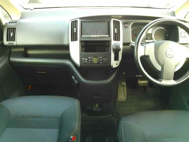 NISSAN SERENA 2009