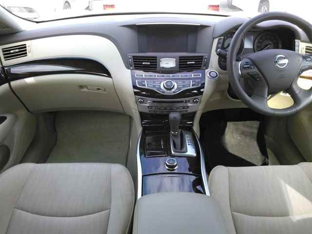 NISSAN FUGA 2014