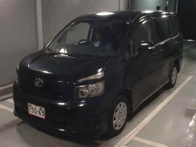 TOYOTA VOXY 2009