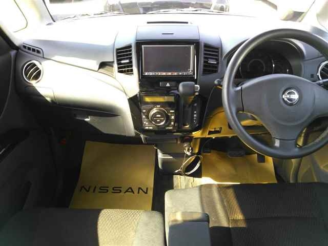 NISSAN ROOX 2011