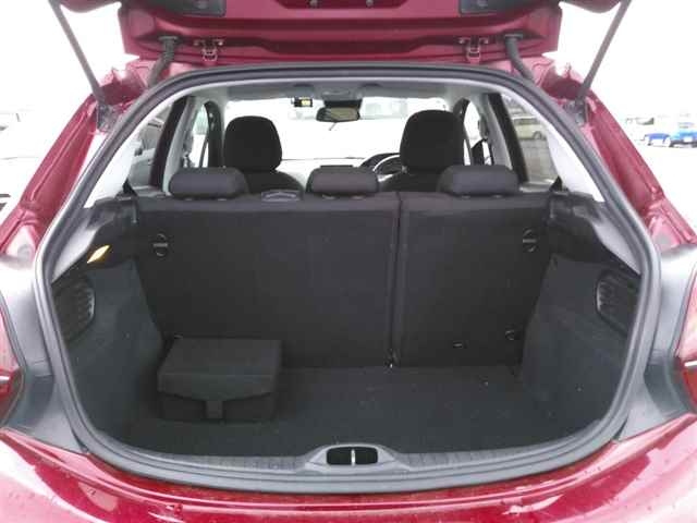 PEUGEOT 208 2017