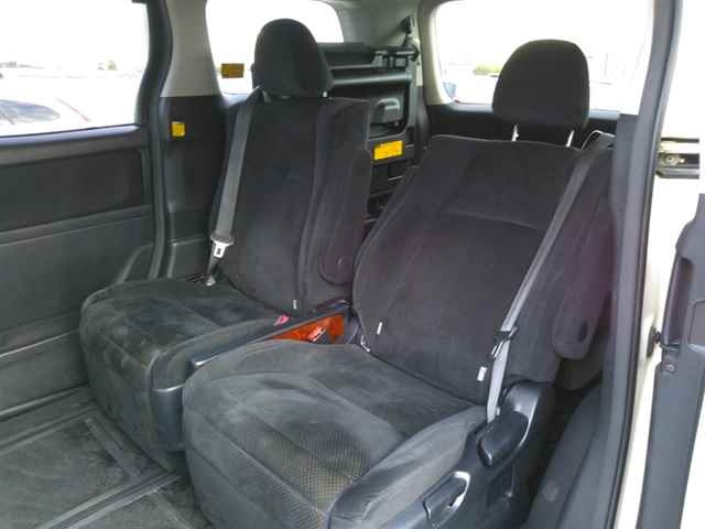 TOYOTA ALPHARD 2010