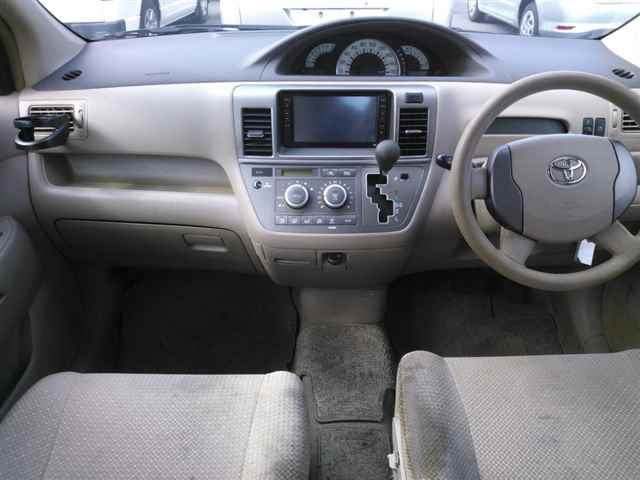 TOYOTA RAUM 2008