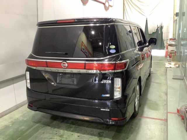 NISSAN ELGRAND 2010