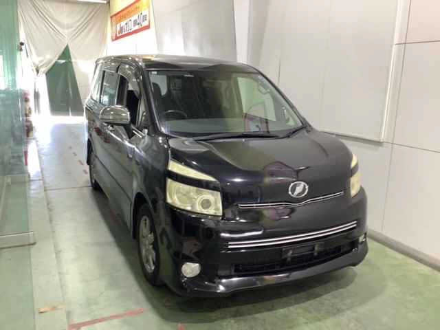 TOYOTA VOXY 2009