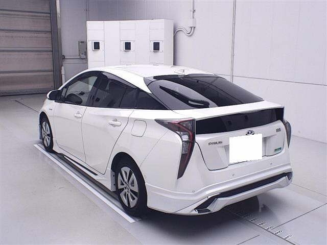 TOYOTA PRIUS 2016