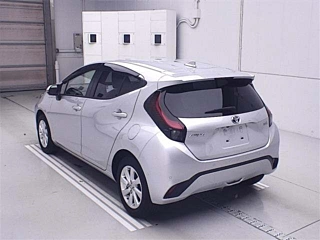 TOYOTA AQUA 2021