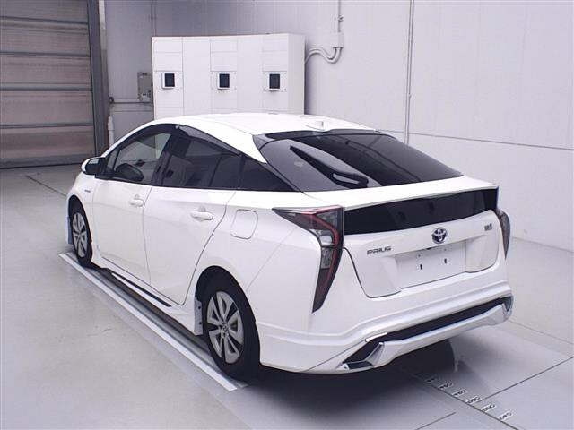 TOYOTA PRIUS 2018