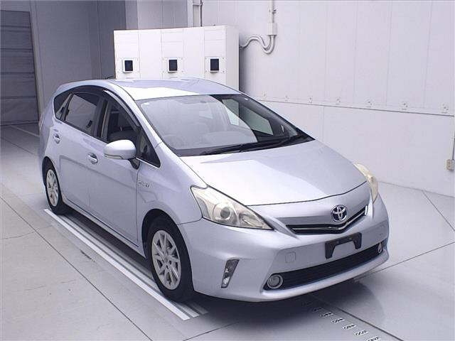 TOYOTA PRIUS ALPHA 2012