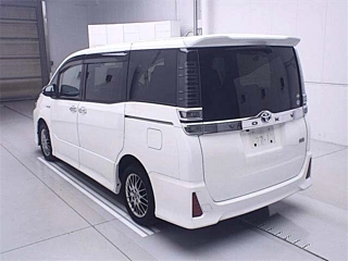TOYOTA VOXY 2017