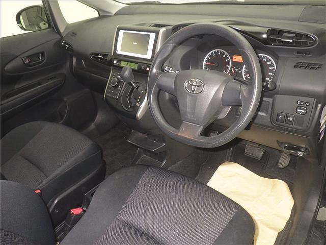 TOYOTA WISH 2013
