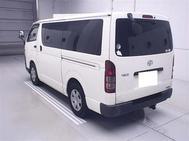 TOYOTA HIACE VAN 2015