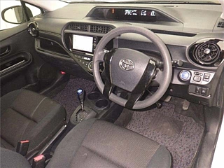 TOYOTA AQUA 2017