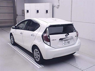 TOYOTA AQUA 2017