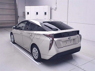 TOYOTA PRIUS 2016