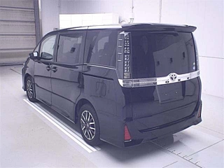 TOYOTA VOXY 2017