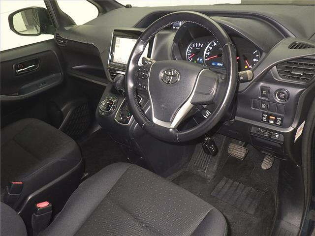 TOYOTA VOXY 2015