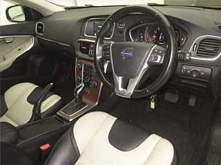 VOLVO V40 2015
