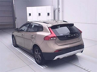 VOLVO V40 2015