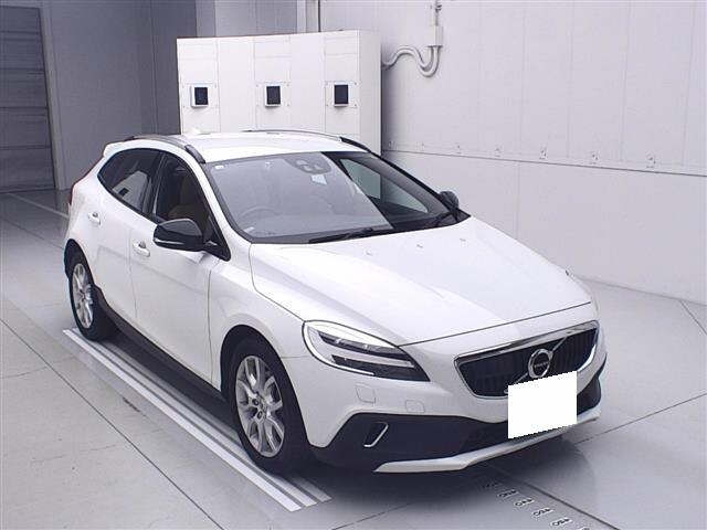 VOLVO V40 2018