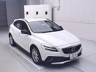 VOLVO V40 2018