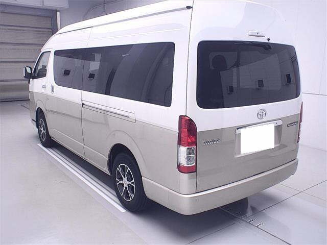 TOYOTA HIACE 2025