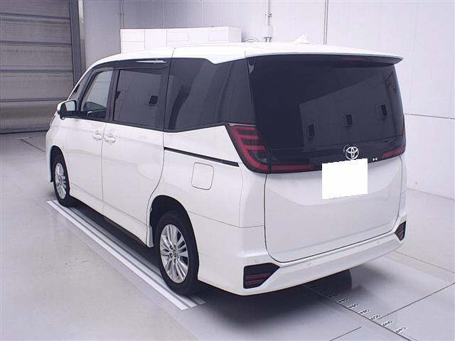 TOYOTA NOAH 2022