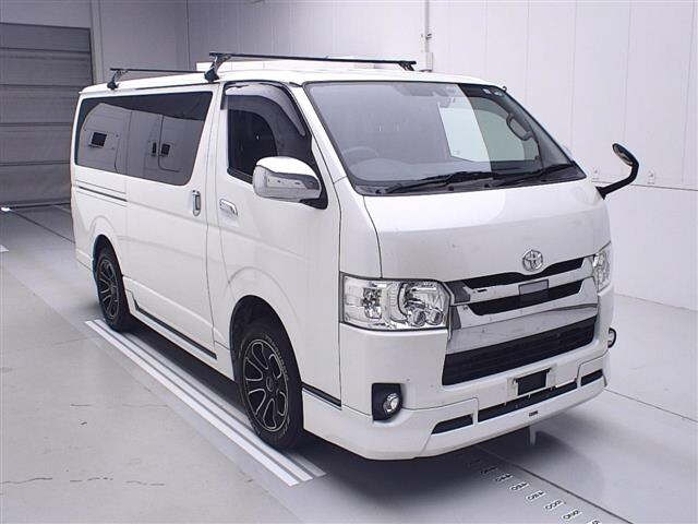 TOYOTA HIACE VAN 2020