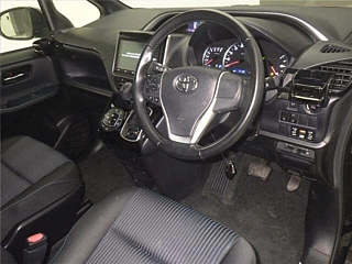 TOYOTA VOXY 2017