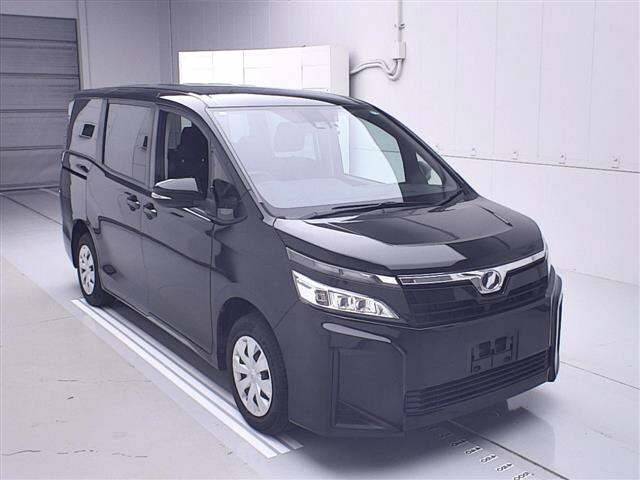 TOYOTA VOXY 2019