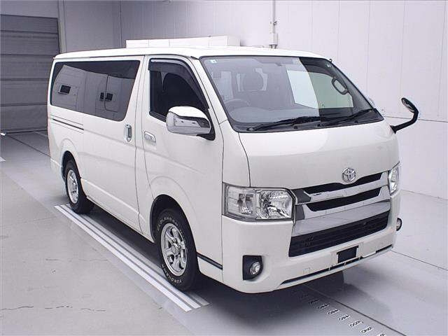 TOYOTA HIACE VAN 2015