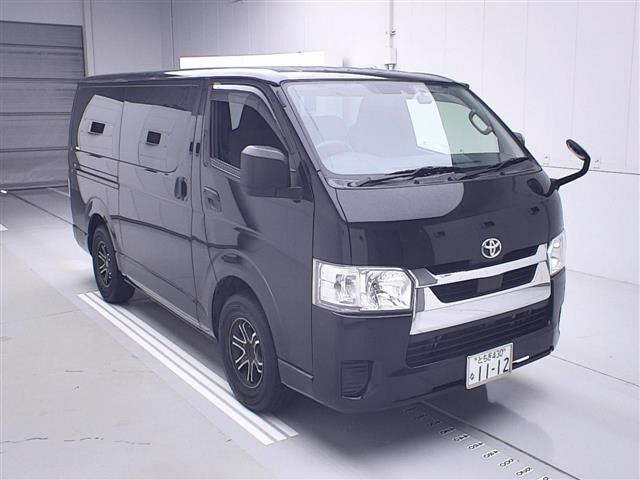 TOYOTA HIACE VAN 2021