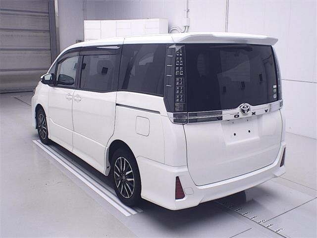 TOYOTA VOXY 2014